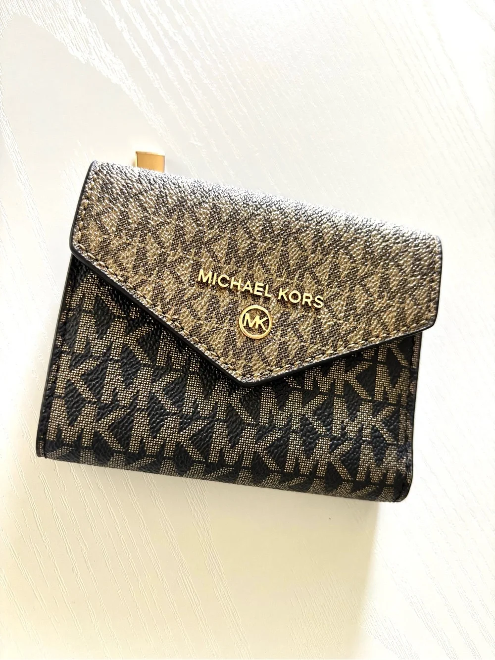 NWOT Michael Kors signature Trifold Wallet | Black & Gold Metallic